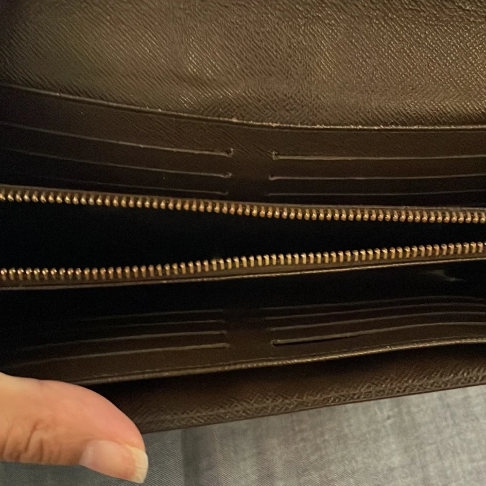 Louis Vuitton wallet/sling - Picture 7 of 11